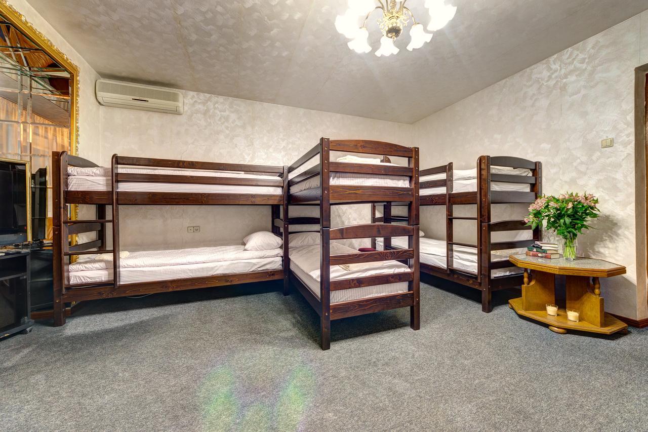 Dikat Hostel Киев Екстериор снимка